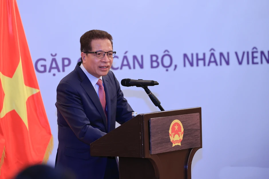 Thủ tướng Phạm Minh Chính gặp gỡ cán bộ, nhân viên Đại sứ quán và cộng đồng người Việt Nam tại Liên bang Nga Thủ tướng Phạm Minh Chính gặp gỡ cán bộ, nhân viên Đại sứ quán và cộng đồng người Việt Nam tại Liên bang Nga