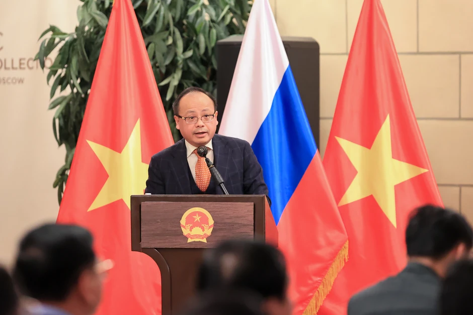 Thủ tướng Phạm Minh Chính gặp gỡ cán bộ, nhân viên Đại sứ quán và cộng đồng người Việt Nam tại Liên bang Nga Thủ tướng Phạm Minh Chính gặp gỡ cán bộ, nhân viên Đại sứ quán và cộng đồng người Việt Nam tại Liên bang Nga