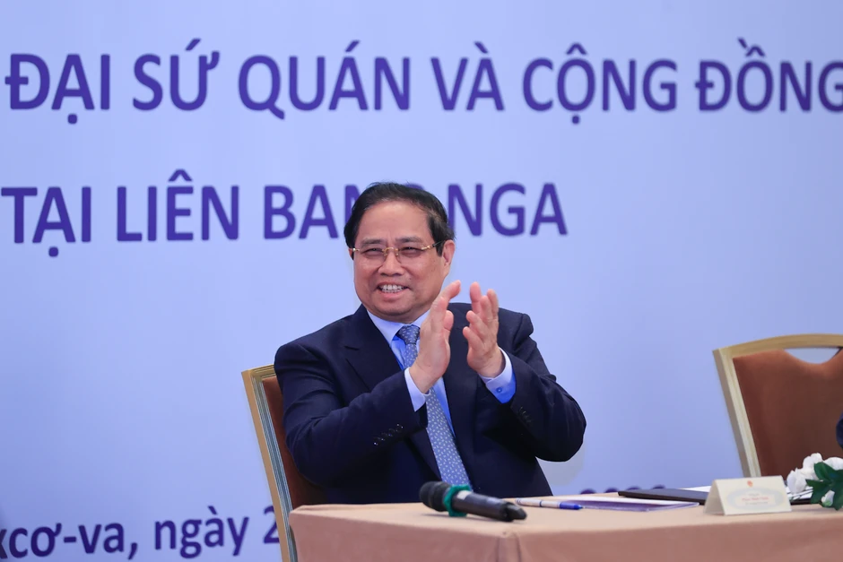 Thủ tướng Phạm Minh Chính gặp gỡ cán bộ, nhân viên Đại sứ quán và cộng đồng người Việt Nam tại Liên bang Nga Thủ tướng Phạm Minh Chính gặp gỡ cán bộ, nhân viên Đại sứ quán và cộng đồng người Việt Nam tại Liên bang Nga