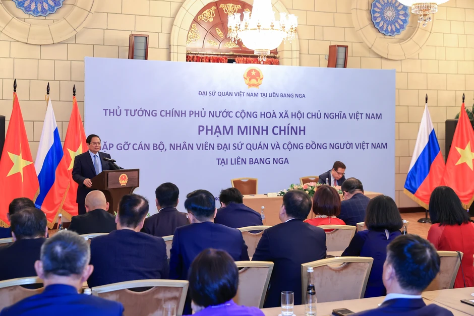 Thủ tướng Phạm Minh Chính gặp gỡ cán bộ, nhân viên Đại sứ quán và cộng đồng người Việt Nam tại Liên bang Nga Thủ tướng Phạm Minh Chính gặp gỡ cán bộ, nhân viên Đại sứ quán và cộng đồng người Việt Nam tại Liên bang Nga