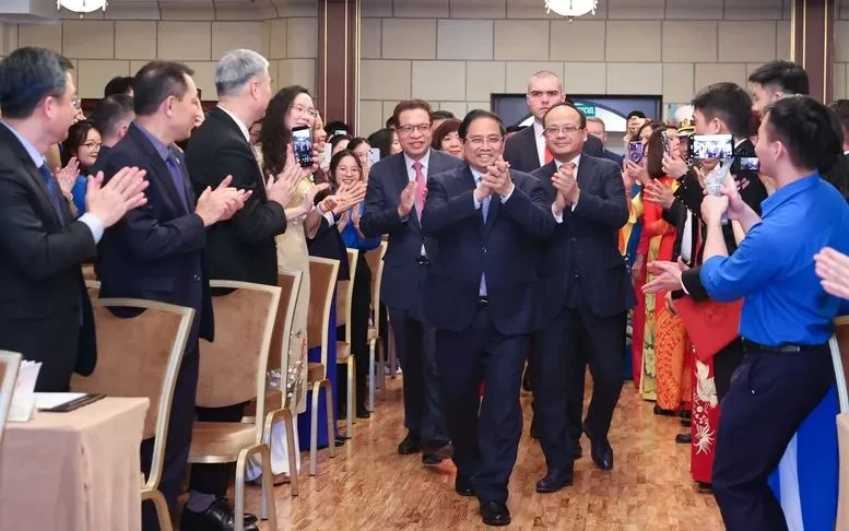 Thủ tướng Phạm Minh Chính gặp gỡ cán bộ, nhân viên Đại sứ quán và cộng đồng người Việt Nam tại Liên bang Nga Thủ tướng Phạm Minh Chính gặp gỡ cán bộ, nhân viên Đại sứ quán và cộng đồng người Việt Nam tại Liên bang Nga