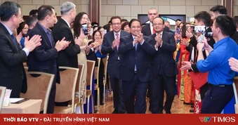 Thủ tướng Phạm Minh Chính gặp gỡ cán bộ, nhân viên Đại sứ quán và cộng đồng người Việt Nam tại Liên bang Nga