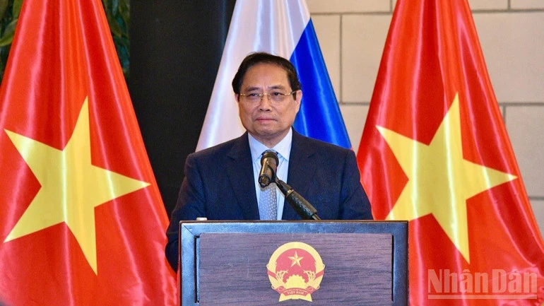 Thủ tướng Phạm Minh Chính gặp mặt cán bộ, nhân viên Đại sứ quán, cộng đồng người Việt Nam tại Nga Thủ tướng Phạm Minh Chính gặp mặt cán bộ, nhân viên Đại sứ quán, cộng đồng người Việt Nam tại Nga