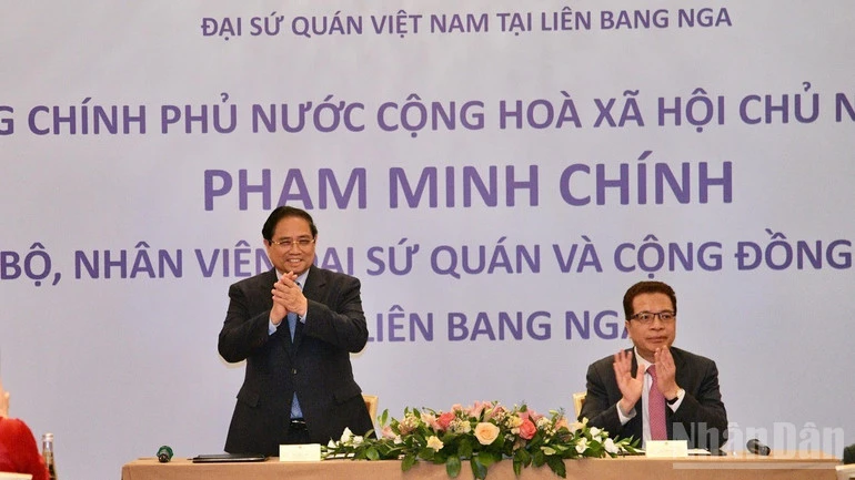 Thủ tướng Phạm Minh Chính gặp mặt cán bộ, nhân viên Đại sứ quán, cộng đồng người Việt Nam tại Nga Thủ tướng Phạm Minh Chính gặp mặt cán bộ, nhân viên Đại sứ quán, cộng đồng người Việt Nam tại Nga