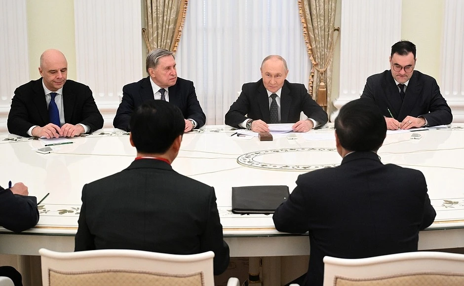 Thủ tướng Phạm Minh Chính hội kiến Tổng thống Nga Vladimir Putin