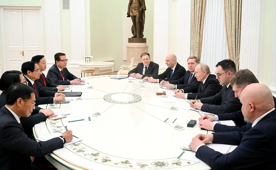 Thủ tướng Phạm Minh Chính hội kiến Tổng thống Nga Vladimir Putin