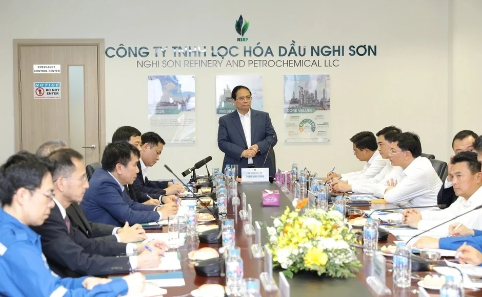 Thủ tướng Phạm Minh Chính khảo sát vị trí xây kho dầu chiến lược ở Thanh Hóa Thủ tướng Phạm Minh Chính khảo sát vị trí xây kho dầu chiến lược ở Thanh Hóa