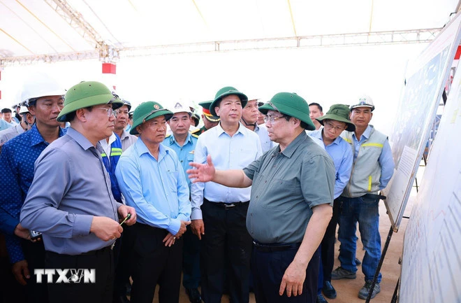 Thủ tướng Phạm Minh Chính kiểm tra các dự án giao thông tại khu vực miền Trung