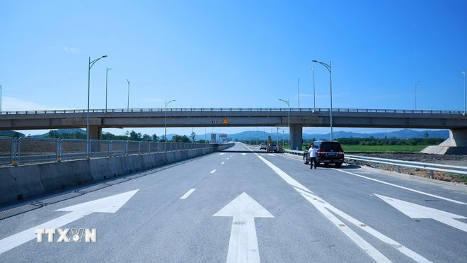 Thủ tướng Phạm Minh Chính kiểm tra các dự án giao thông tại khu vực miền Trung