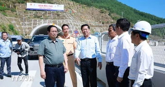 Thủ tướng Phạm Minh Chính kiểm tra các dự án giao thông tại khu vực miền Trung