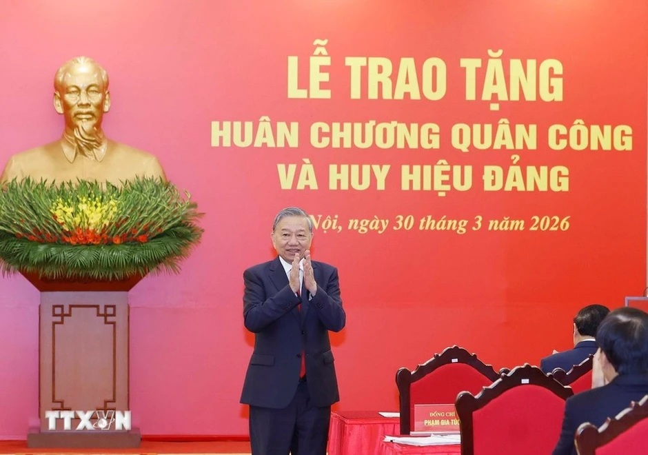 Thủ tướng Phạm Minh Chính nhận Huân chương Quân công hạng Nhất Thủ tướng Phạm Minh Chính nhận Huân chương Quân công hạng Nhất