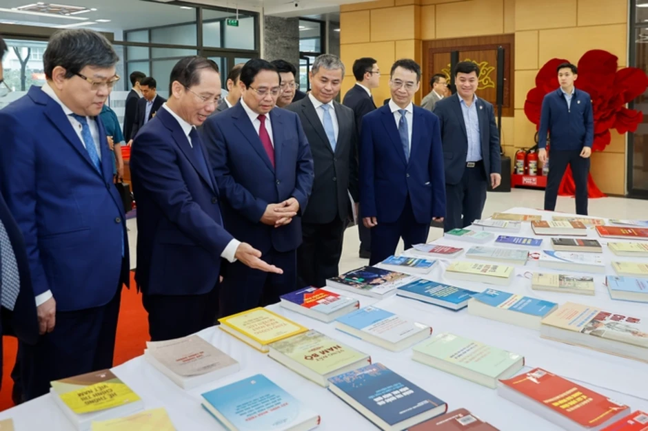 Thủ tướng Phạm Minh Chính thăm, làm việc với Học viện Hành chính và quản trị công Thủ tướng Phạm Minh Chính thăm, làm việc với Học viện Hành chính và quản trị công