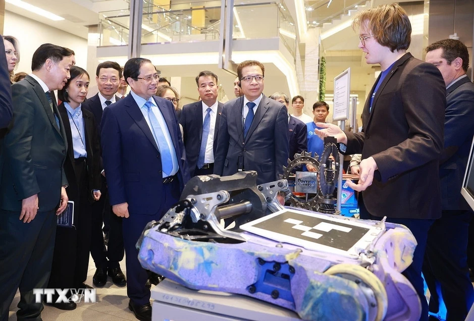 Thủ tướng Phạm Minh Chính thăm trường Đại học Khoa học và Công nghệ Quốc gia MISIS