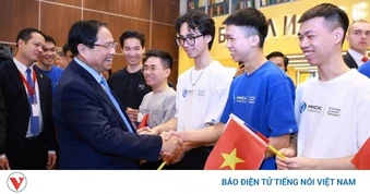 Thủ tướng Phạm Minh Chính thăm trường Đại học Khoa học và Công nghệ Quốc gia MISIS