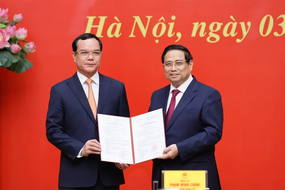 Thủ tướng Phạm Minh Chính trao các quyết định nhân sự Thủ tướng Phạm Minh Chính trao các quyết định nhân sự
