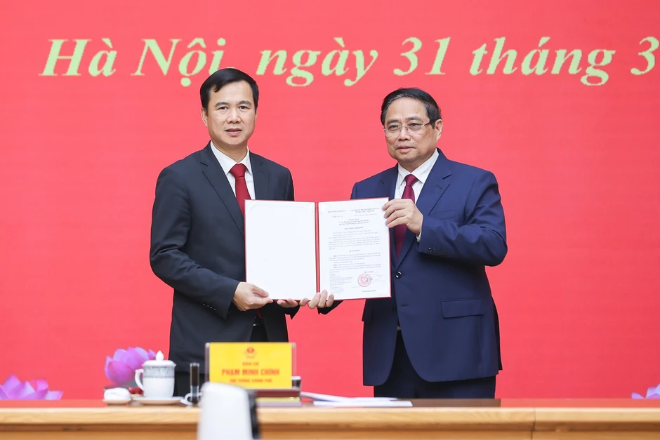 Thủ tướng Phạm Minh Chính trao quyết định bổ nhiệm cho ông Bùi Thế Duy Thủ tướng Phạm Minh Chính trao quyết định bổ nhiệm cho ông Bùi Thế Duy