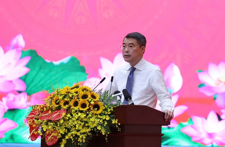 Thủ tướng phát động Phong trào thi đua quyết tâm thực hiện thắng lợi mục tiêu tăng trưởng bền vững “2 con số” Thủ tướng phát động Phong trào thi đua quyết tâm thực hiện thắng lợi mục tiêu tăng trưởng bền vững “2 con số”