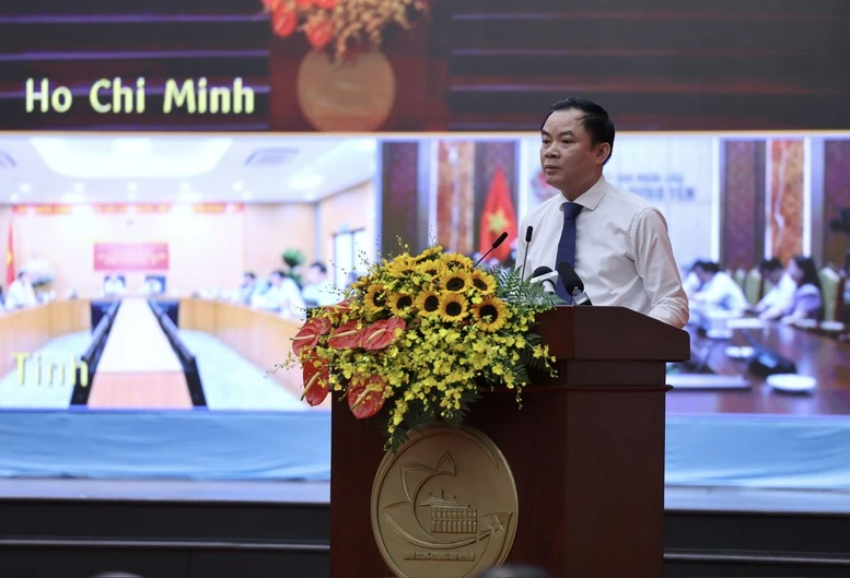 Thủ tướng phát động Phong trào thi đua quyết tâm thực hiện thắng lợi mục tiêu tăng trưởng bền vững “2 con số” Thủ tướng phát động Phong trào thi đua quyết tâm thực hiện thắng lợi mục tiêu tăng trưởng bền vững “2 con số”