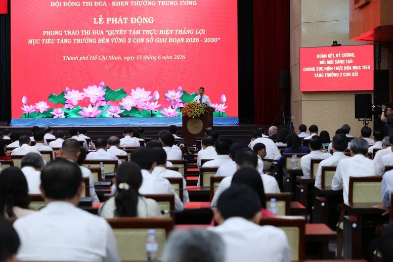 Thủ tướng phát động Phong trào thi đua quyết tâm thực hiện thắng lợi mục tiêu tăng trưởng bền vững “2 con số” Thủ tướng phát động Phong trào thi đua quyết tâm thực hiện thắng lợi mục tiêu tăng trưởng bền vững “2 con số”