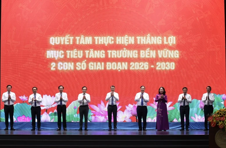 Thủ tướng phát động Phong trào thi đua quyết tâm thực hiện thắng lợi mục tiêu tăng trưởng bền vững “2 con số” Thủ tướng phát động Phong trào thi đua quyết tâm thực hiện thắng lợi mục tiêu tăng trưởng bền vững “2 con số”