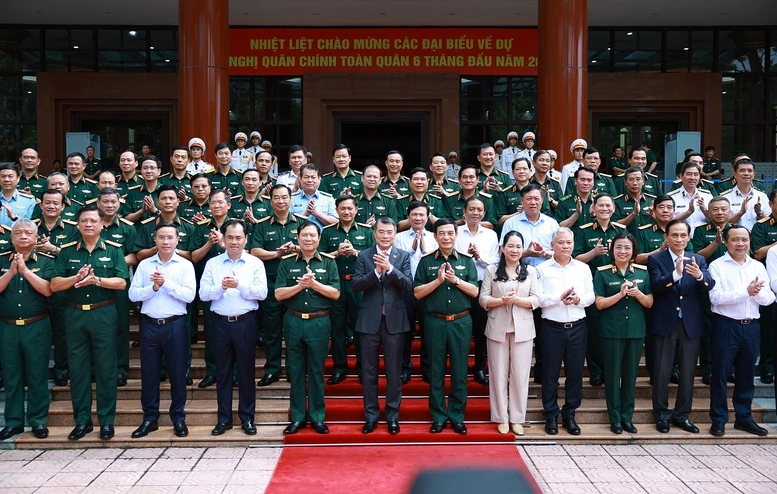 Thủ tướng: Quân đội vừa củng cố sức mạnh truyền thống, vừa hình thành năng lực mới hiện đại Thủ tướng: Quân đội vừa củng cố sức mạnh truyền thống, vừa hình thành năng lực mới hiện đại