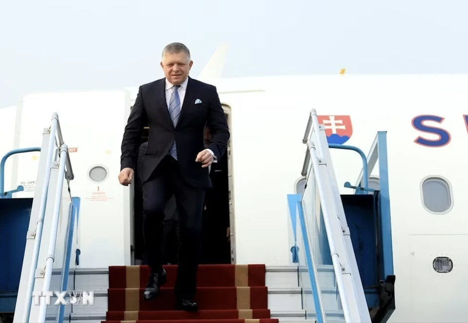 Thủ tướng Slovakia đến Hà Nội, bắt đầu thăm chính thức Việt Nam Thủ tướng Slovakia đến Hà Nội, bắt đầu thăm chính thức Việt Nam