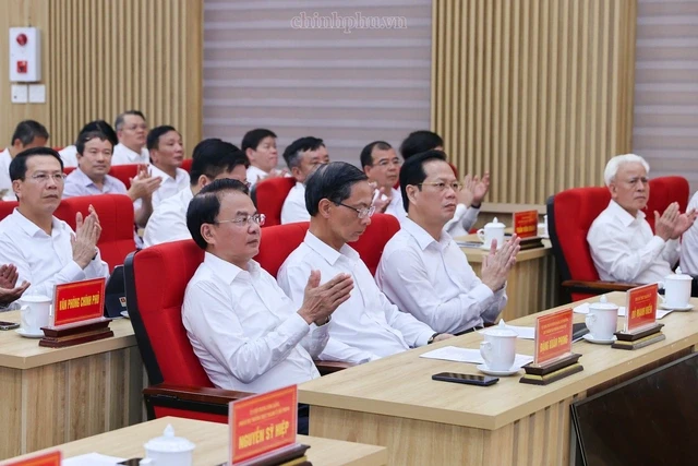 Thủ tướng: Sửa luật để kiểm soát giá đất, góp phần điều tiết giá nhà Thủ tướng: Sửa luật để kiểm soát giá đất, góp phần điều tiết giá nhà