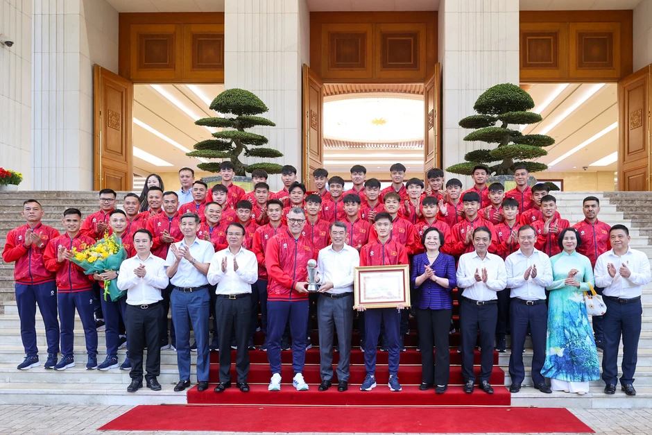 Thủ tướng tặng bằng khen cho đội tuyển bóng đá nam U17 quốc gia
