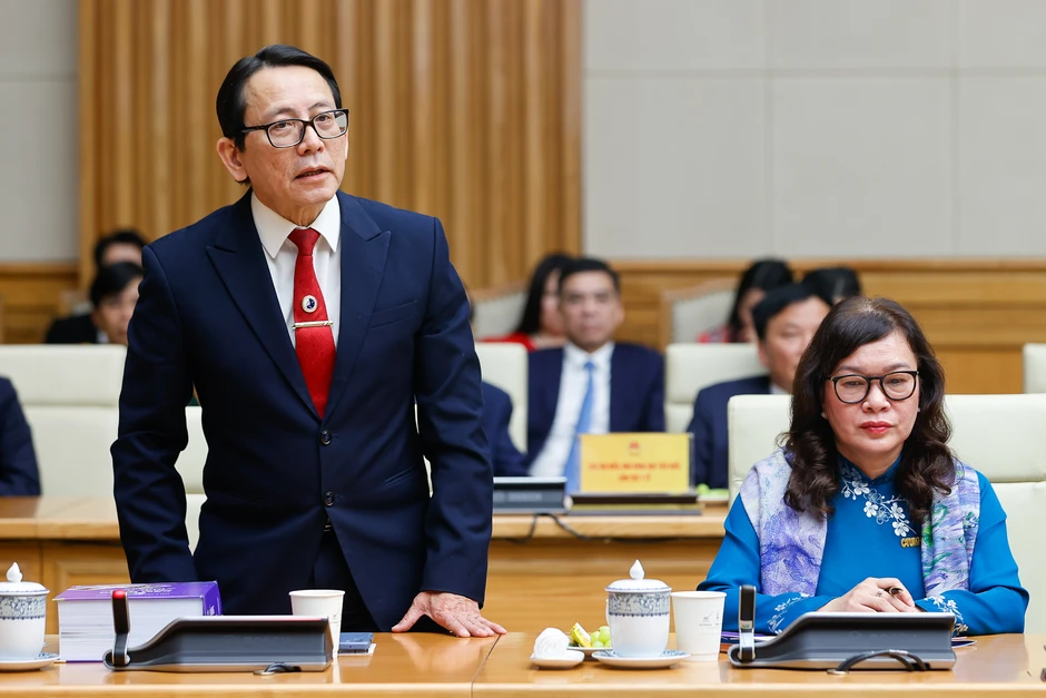 Thủ tướng tặng ngành y 20 chữ, mong giữ trọn y đức, tất cả vì dân Thủ tướng tặng ngành y 20 chữ, mong giữ trọn y đức, tất cả vì dân