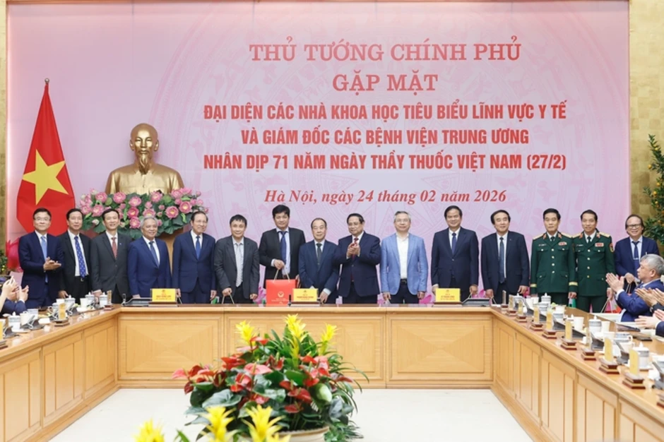 Thủ tướng tặng ngành y 20 chữ, mong giữ trọn y đức, tất cả vì dân Thủ tướng tặng ngành y 20 chữ, mong giữ trọn y đức, tất cả vì dân