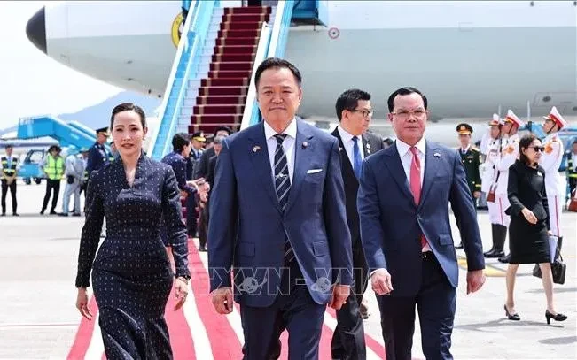 Thủ tướng Thái Lan đến Hà Nội, bắt đầu thăm chính thức Việt Nam và dự AFF 2026 Thủ tướng Thái Lan đến Hà Nội, bắt đầu thăm chính thức Việt Nam và dự AFF 2026
