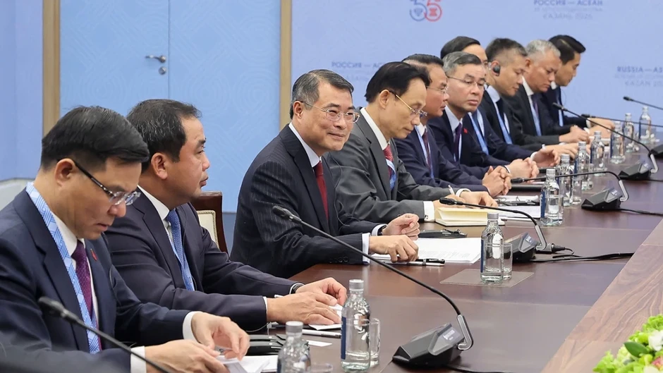 Thủ tướng tham dự phiên ăn trưa làm việc do Tổng thống Nga Putin chủ trì Thủ tướng tham dự phiên ăn trưa làm việc do Tổng thống Nga Putin chủ trì