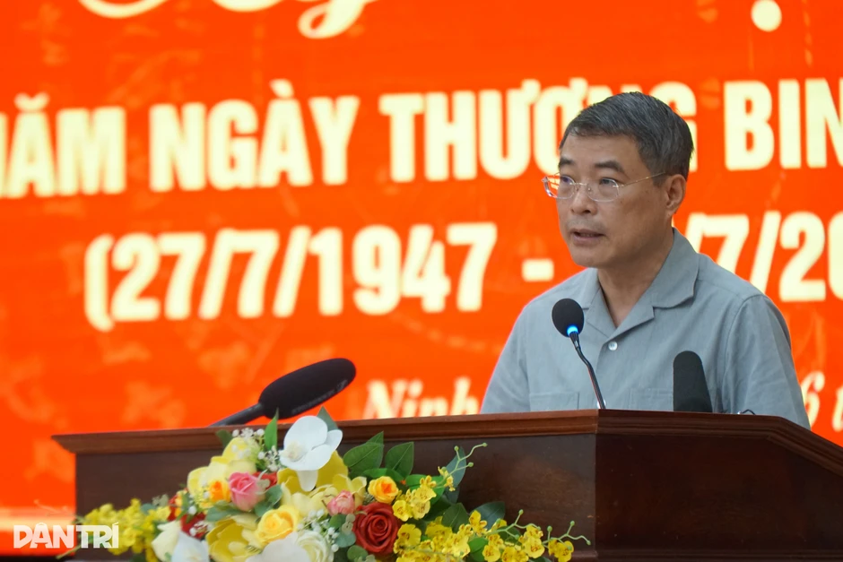 Thủ tướng thăm, tặng quà thương bệnh binh tại Trung tâm Điều dưỡng Kim Bảng Thủ tướng thăm, tặng quà thương bệnh binh tại Trung tâm Điều dưỡng Kim Bảng