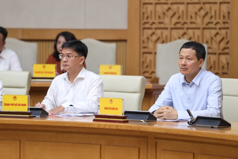 Thủ tướng: Thể chế phải tạo đột phá phát triển và thực thi phải hiệu quả, không trở thành “điểm nghẽn của điểm nghẽn” Thủ tướng: Thể chế phải tạo đột phá phát triển và thực thi phải hiệu quả, không trở thành “điểm nghẽn của điểm nghẽn”