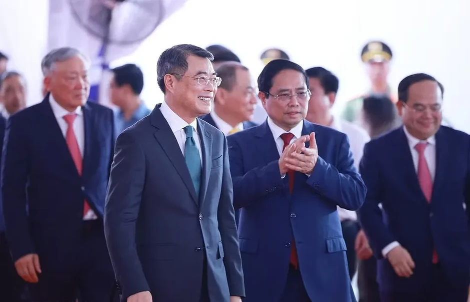 Thủ tướng thực hiện nghi thức khởi công tuyến đường sắt tốc độ cao liên vùng đầu tiên của Việt Nam