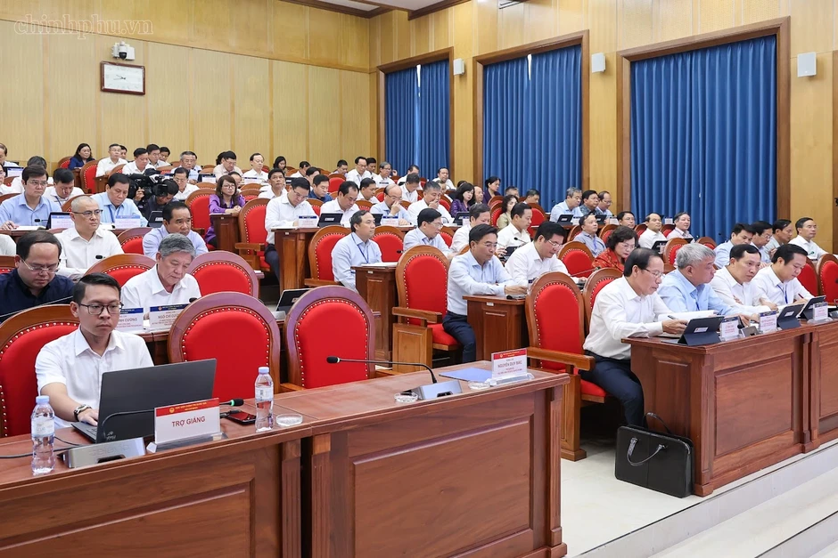 Thủ tướng trao đổi với các Ủy viên Trung ương về tăng trưởng 2 con số Thủ tướng trao đổi với các Ủy viên Trung ương về tăng trưởng 2 con số