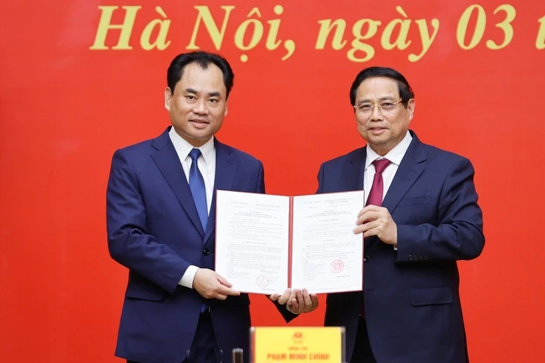 Thủ tướng trao quyết định bổ nhiệm 5 lãnh đạo bộ, Văn phòng Chính phủ Thủ tướng trao quyết định bổ nhiệm 5 lãnh đạo bộ, Văn phòng Chính phủ