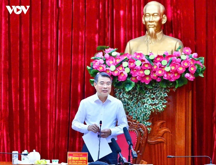 Thủ tướng: Vĩnh Long phải xác lập mô hình tăng trưởng mới để đạt mục tiêu '2 con số'