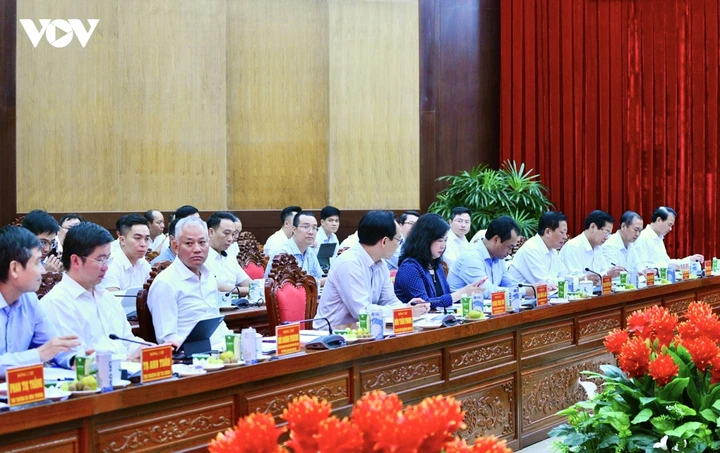 Thủ tướng: Vĩnh Long phải xác lập mô hình tăng trưởng mới để đạt mục tiêu '2 con số'