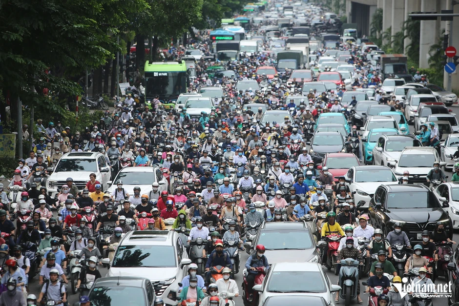 Thủ tướng: Xử lý vi phạm giao thông 'không có vùng cấm, không có ngoại lệ'