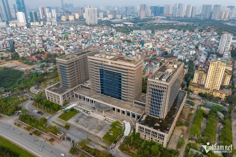 Thủ tướng yêu cầu hạn chế xây trụ sở mới, xử lý nhà đất dôi dư trước 25/5 Thủ tướng yêu cầu hạn chế xây trụ sở mới, xử lý nhà đất dôi dư trước 25/5