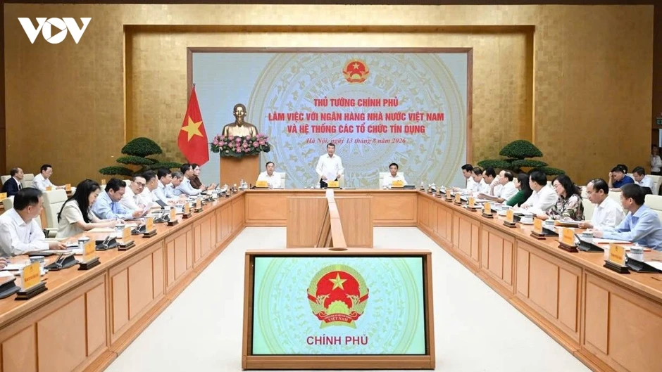 Thủ tướng yêu cầu ổn định mặt bằng lãi suất, giảm lãi suất cho vay