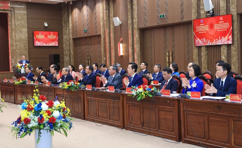 Thúc đẩy hợp tác Hà Nội - Vientiane đi vào chiều sâu Thúc đẩy hợp tác Hà Nội - Vientiane đi vào chiều sâu