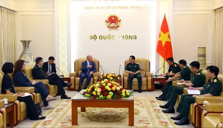 Thúc đẩy hợp tác quốc phòng Việt Nam - Canada Thúc đẩy hợp tác quốc phòng Việt Nam - Canada
