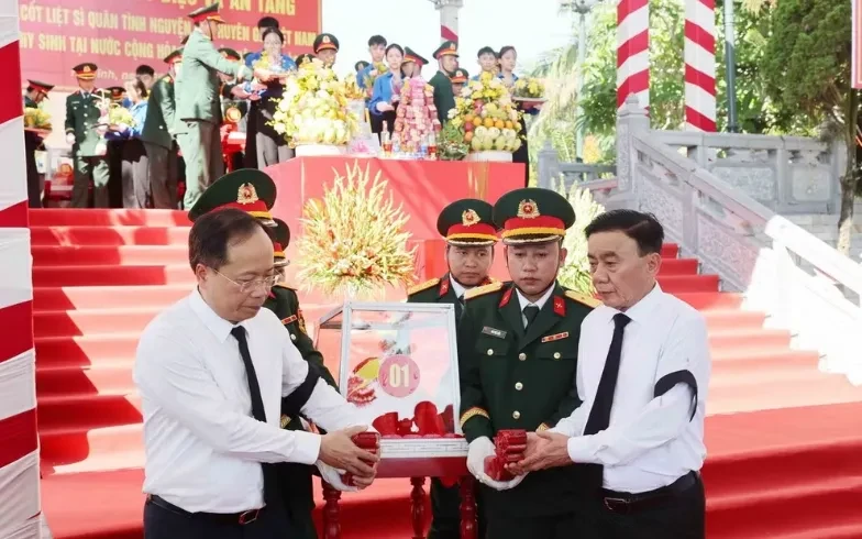 Thường trực Ban Bí thư dự Lễ truy điệu, an táng hài cốt liệt sỹ tại tỉnh Hà Tĩnh