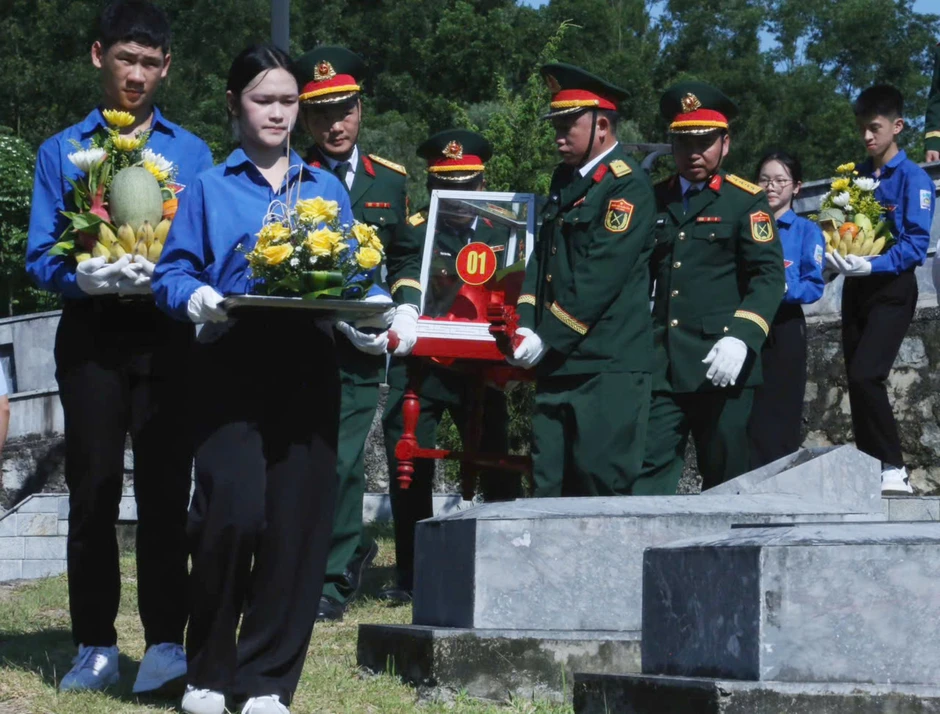 Thường trực Ban Bí thư dự lễ truy điệu, an táng liệt sĩ tại Hà Tĩnh