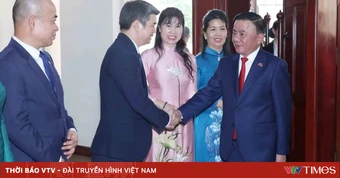 Thường trực Ban Bí thư gặp gỡ cán bộ Đại sứ quán và cộng đồng người Việt tại Lào