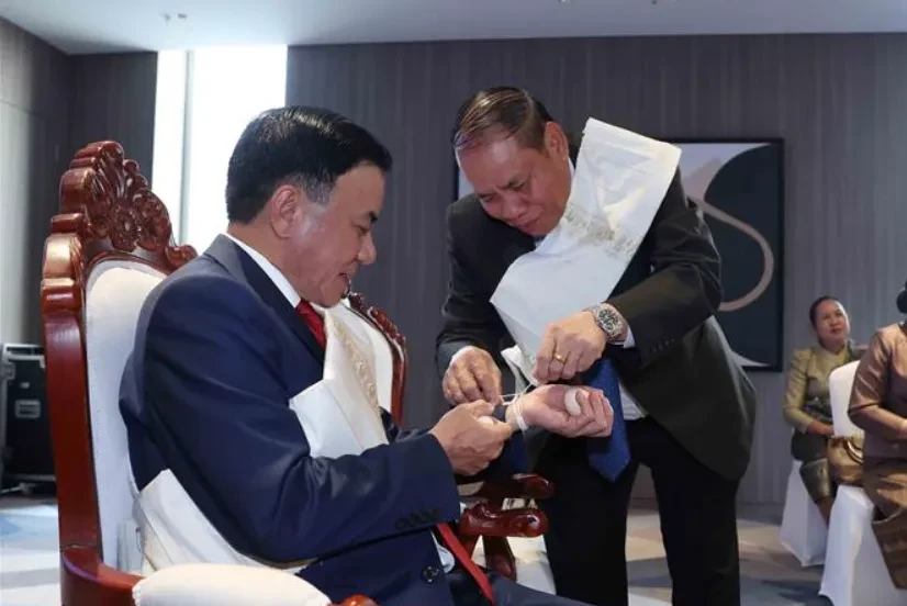 Thường trực Ban Bí thư gặp gỡ cán bộ Đại sứ quán và cộng đồng người Việt tại Lào Thường trực Ban Bí thư gặp gỡ cán bộ Đại sứ quán và cộng đồng người Việt tại Lào