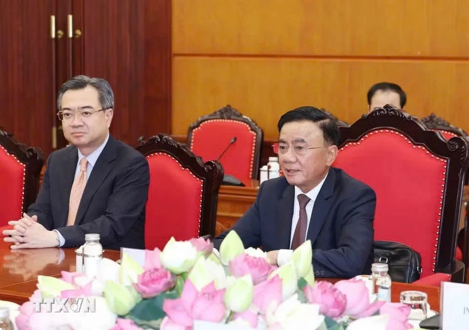 Thường trực Ban Bí thư hội đàm với Quyền Tổng Thư ký Đảng Dân chủ Tự do Nhật Bản