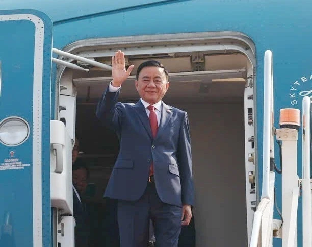 Thường trực Ban Bí thư Trần Cẩm Tú bắt đầu thăm chính thức Lào, Campuchia Thường trực Ban Bí thư Trần Cẩm Tú bắt đầu thăm chính thức Lào, Campuchia